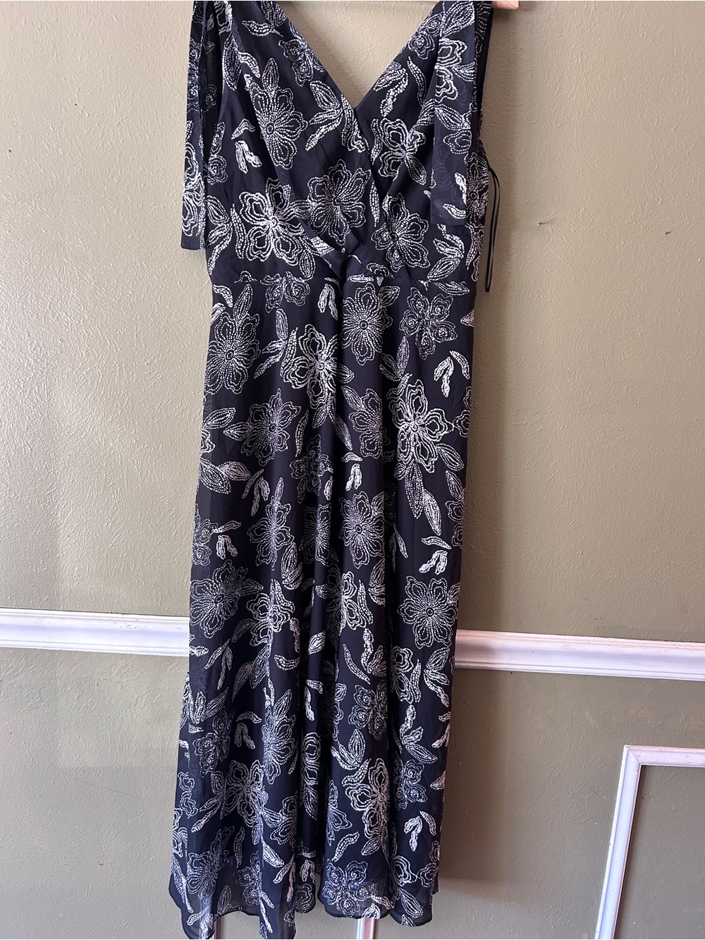 Floral Print V-Neck Fairy Boho Maxi Dress in Black and White Shoulder Ties XL